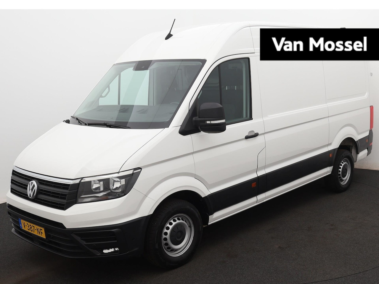 Volkswagen Crafter - 35 2.0 TDI L3H3 Highline | Airco | Parkeerhulp Voor + Achter | Radio | Trekhaak | Bluetoot - AutoWereld.nl