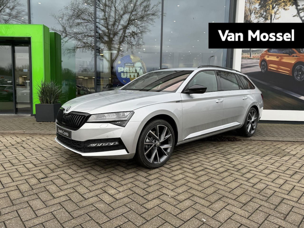 Skoda Superb Combi - 1.5 TSI ACT Sportline Business 150PK AUTOMAAT | Panoramadak | Trekhaak | 19" | Elektrisch - AutoWereld.nl