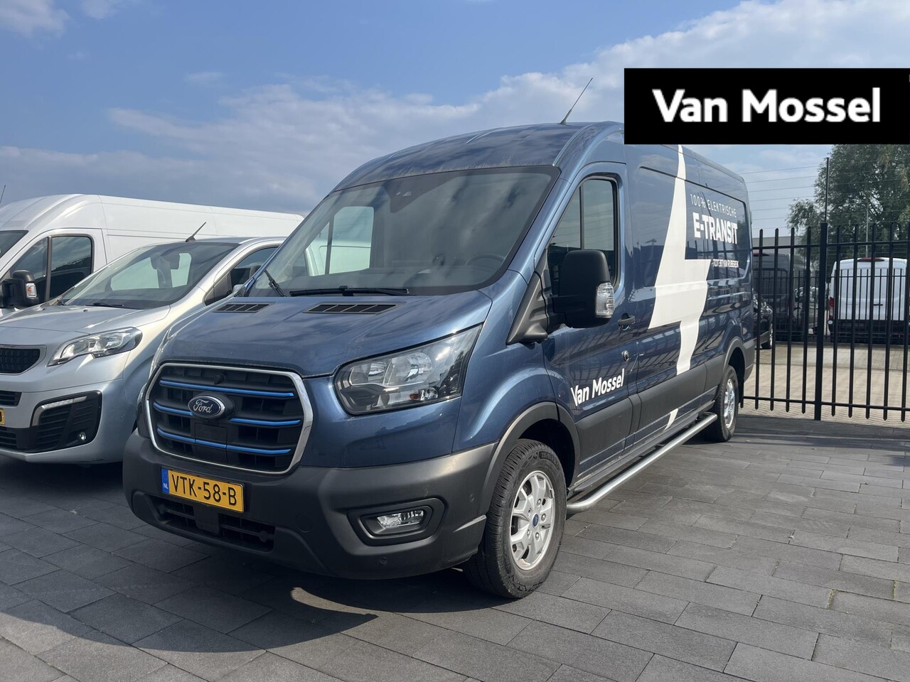 Ford E-Transit - 350 L3H2 Trend 68 kWh | 360-graden camera | Navigatie | Demo | Meer foto’s volgen - AutoWereld.nl