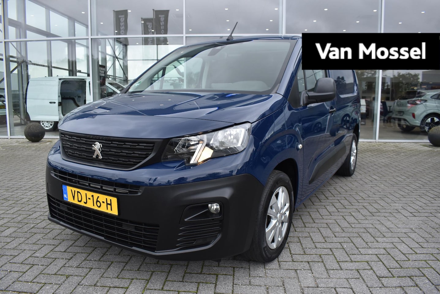 Peugeot Partner - 1.5 BlueHDI Premium Long | Trekhaak | Cruise Control | Navigatie | Lichtmetale Velgen | - AutoWereld.nl