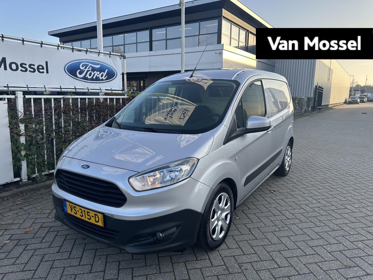 Ford Transit Courier - 1.6 TDCI Trend 1.6 TDCI Trend 95pk - AutoWereld.nl