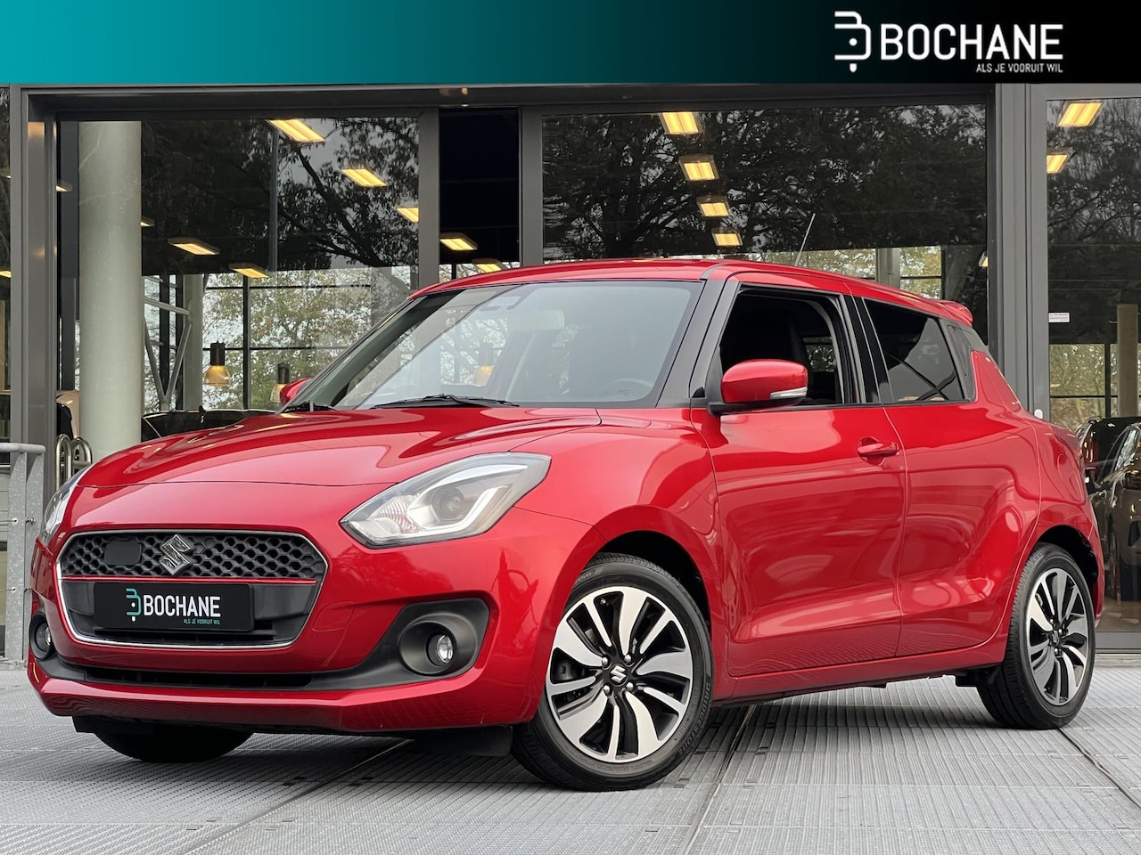 Suzuki Swift - 1.0 Stijl Automaat | Navigatie | Adaptieve Cruise Control | Carplay | Afneembare trekhaak - AutoWereld.nl