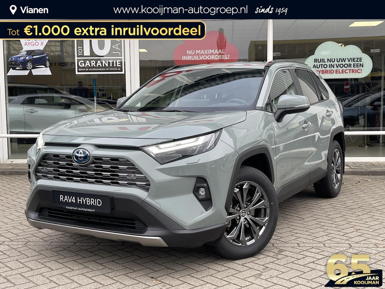 Toyota RAV4 - 2.5 Hybrid AWD Executive 1650 KG trekgewicht, 2024 MY, slechts 17743 KM - AutoWereld.nl