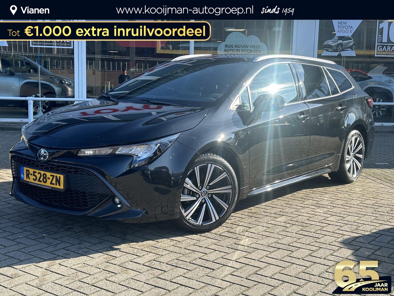 Toyota Corolla Touring Sports - 1.8 Hybrid Dynamic Facelift, met 4 seizoensbanden, BTW auto, NL auto, 1e eigenaar - AutoWereld.nl