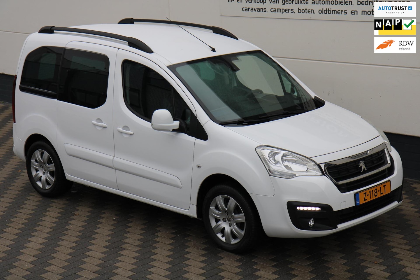 Peugeot Partner Tepee - 1.2 110PK Navi Carplay Clima Cruise !! - AutoWereld.nl