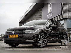 Volkswagen Golf - 8 1.5 eTSI Style Automaat | Keyless | Matrix LED | Sfeerverlichting | Trekhaak