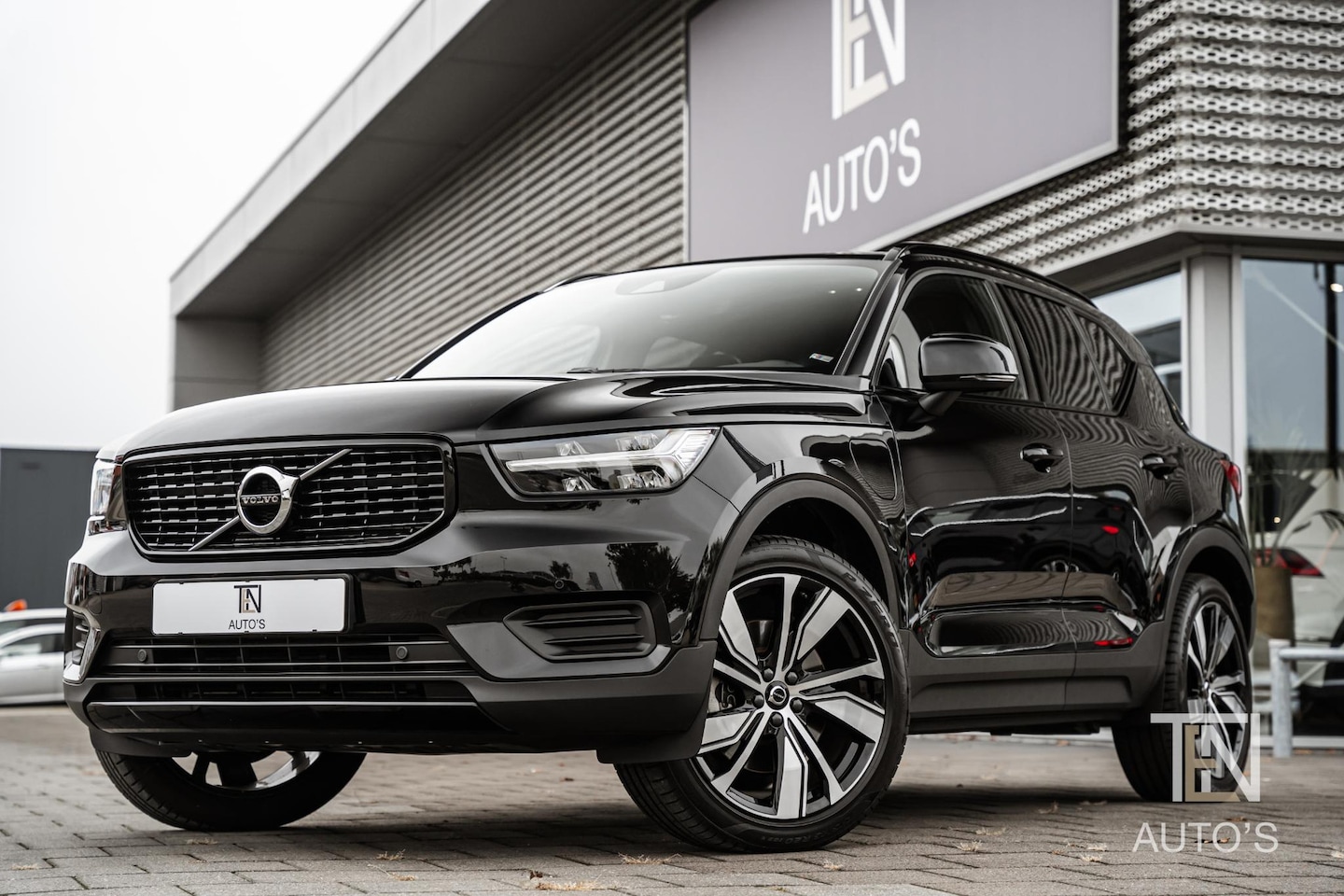 Volvo XC40 - T4 Recharge R-Design | Camera | Harman/Kardon | Keyless | Trekhaak | 20" - AutoWereld.nl