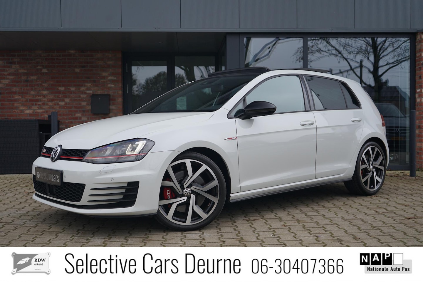 Volkswagen Golf - 2.0 TSI GTI Performance 2.0 TSI GTI Performance , Pano, Keyless, ACC, Dealer-OH, 19''. - AutoWereld.nl