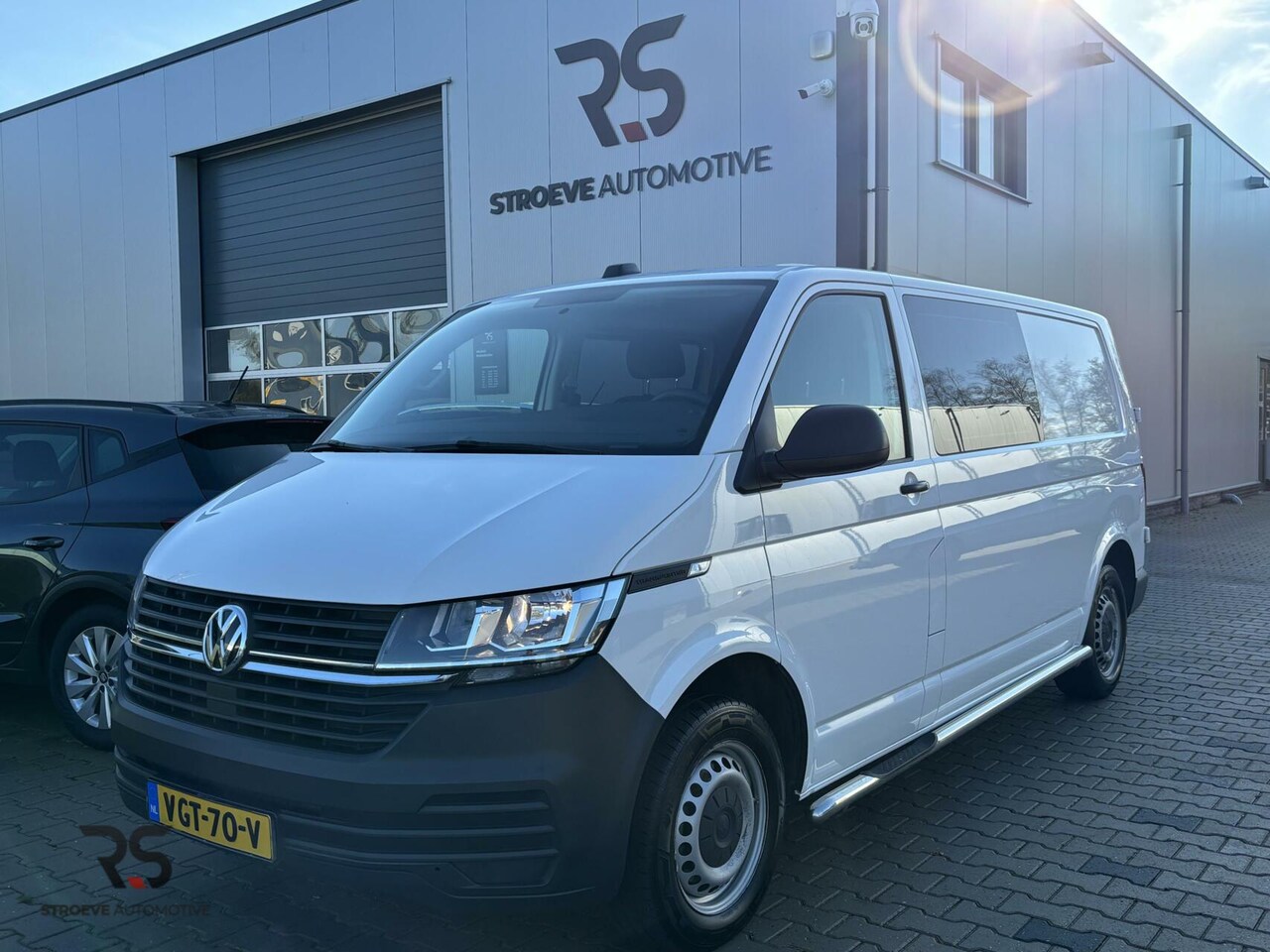 Volkswagen Transporter - 2.0 TDI 110 pk handg. L2/H1 30 DC Comfortline | Navi | PDC | DAB | Cruise | Trekh. | Vloer - AutoWereld.nl