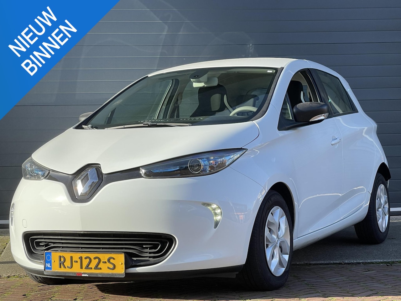 Renault Zoe - R90 LIFE 41 kWh I €8.999,- INCL. SUBSIDIE I KOOPACCU I V/D EERSTE EIGENAAR I APPLE/ANDROID - AutoWereld.nl