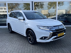 Mitsubishi Outlander - 2.4 PHEV Pure 50% deal 10.975, - ACTIE Trekhaak / Camera / Clima / Sport pakket