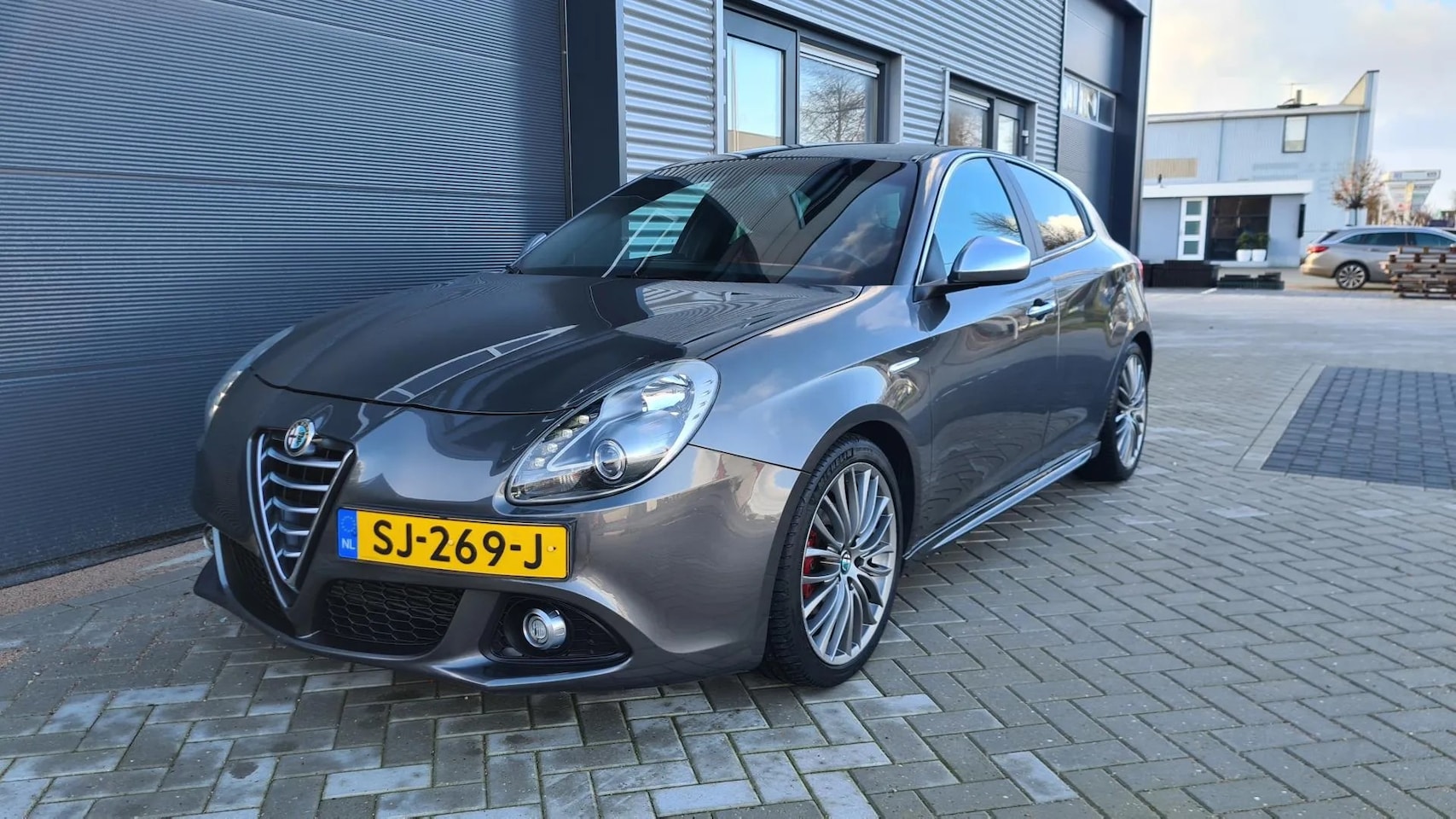 Alfa Romeo Giulietta - 1.6 JTDm Exclusive 1.6 JTDm Exclusive - AutoWereld.nl