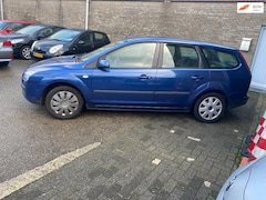 Ford Focus Wagon - 1.6-16V Trend