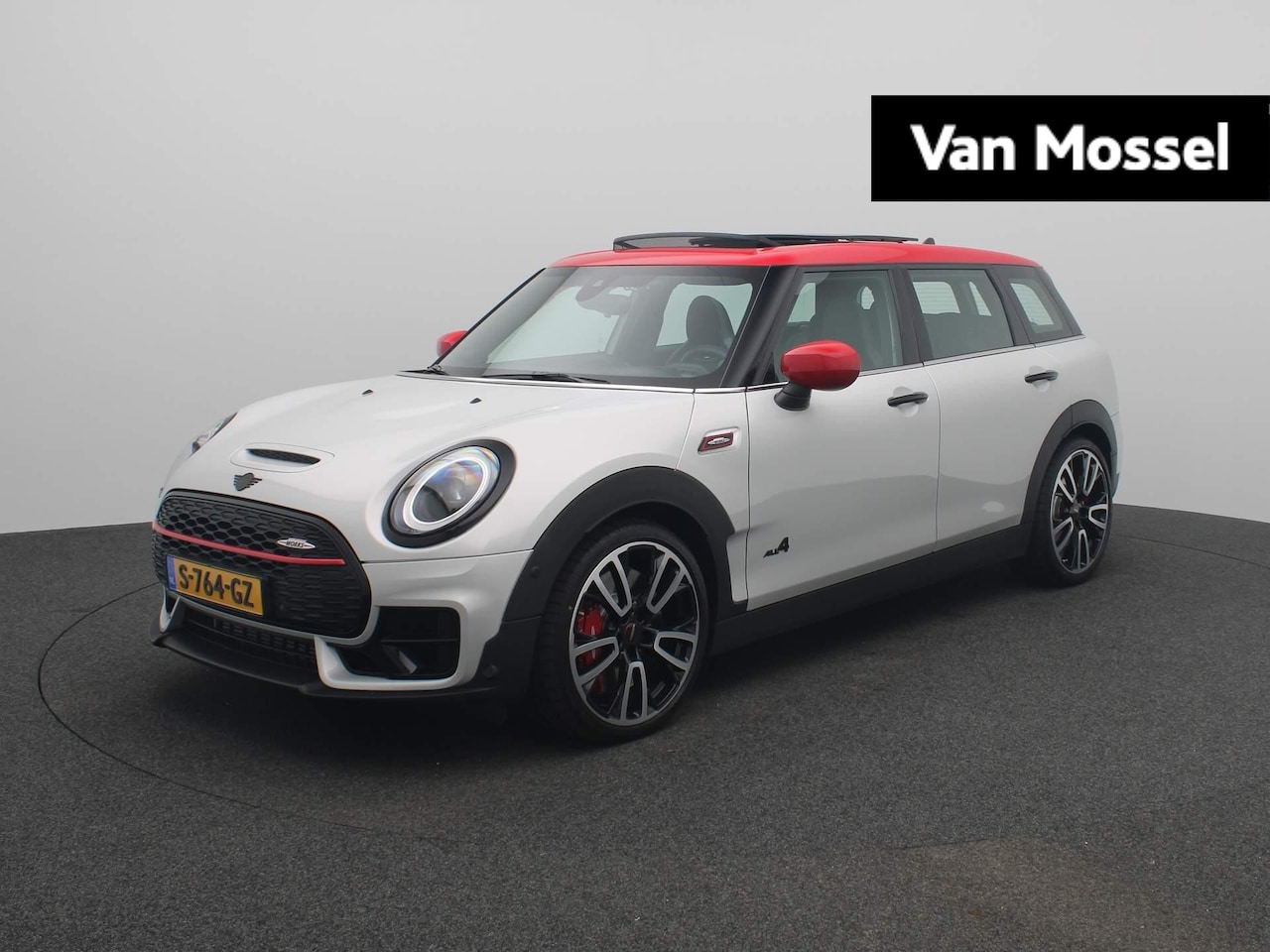 MINI Clubman - Mini 2.0 JCW ALL4 John Cooper Works 306 PK | Head-up | Panorama-dak | Navi | Stoel verwarm - AutoWereld.nl