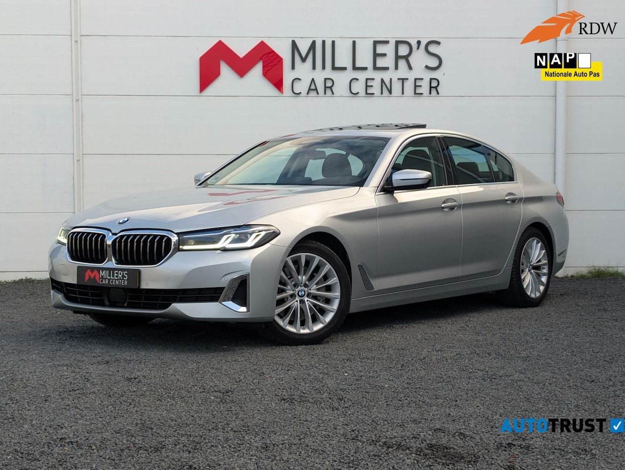 BMW 5-serie - 530i xDrive 4x4 LUXURY LINE LASER ACC PANO 252PK - AutoWereld.nl