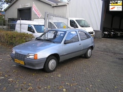 Opel Kadett - 1.6i LS automaat