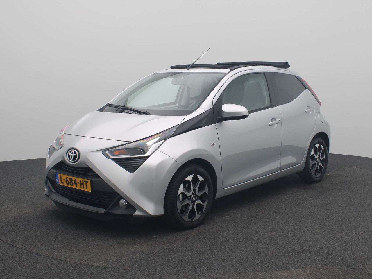 Toyota Aygo - 1.0 VVT-i x-joy cabrio 1.0 VVT-i x-joy cabrio - AutoWereld.nl