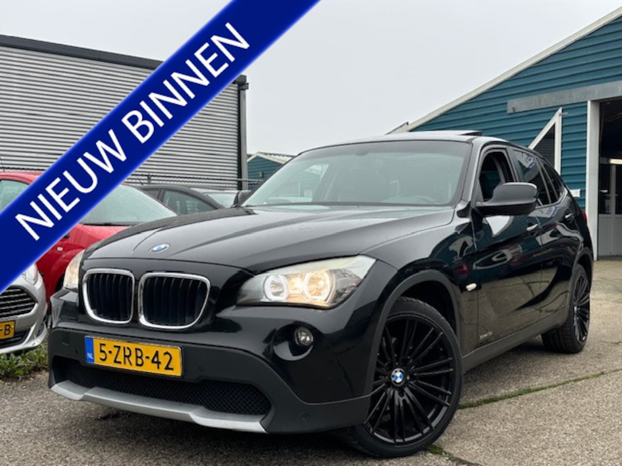 BMW X1 - sDrive18i EXE | ECC | LMV | Leer | Navi I Pano - AutoWereld.nl