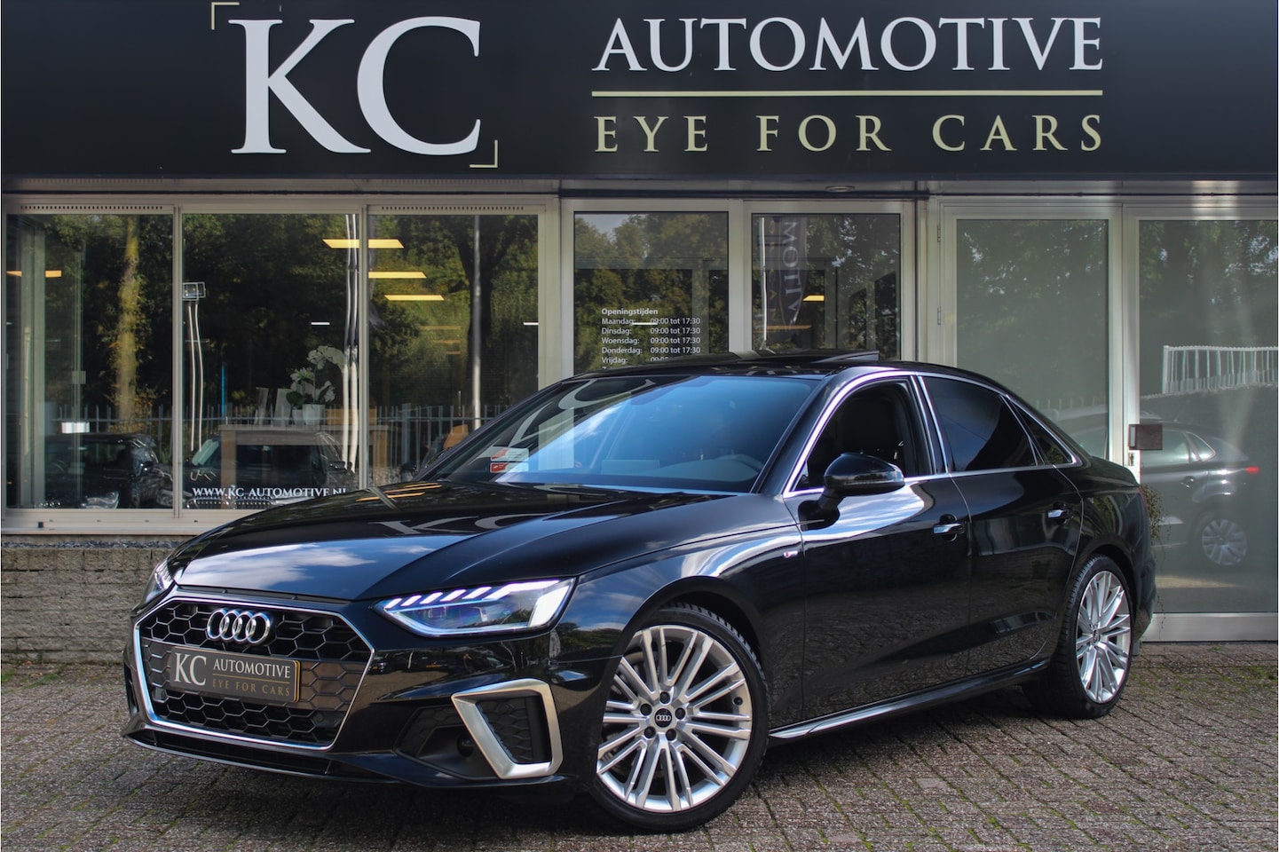 Audi A4 Limousine - 35TFSi 3x S-Line! | Schuifdak | Virtual | Massage - AutoWereld.nl