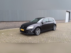 Volkswagen Golf - 1.2 TSI Business Edition R Connected