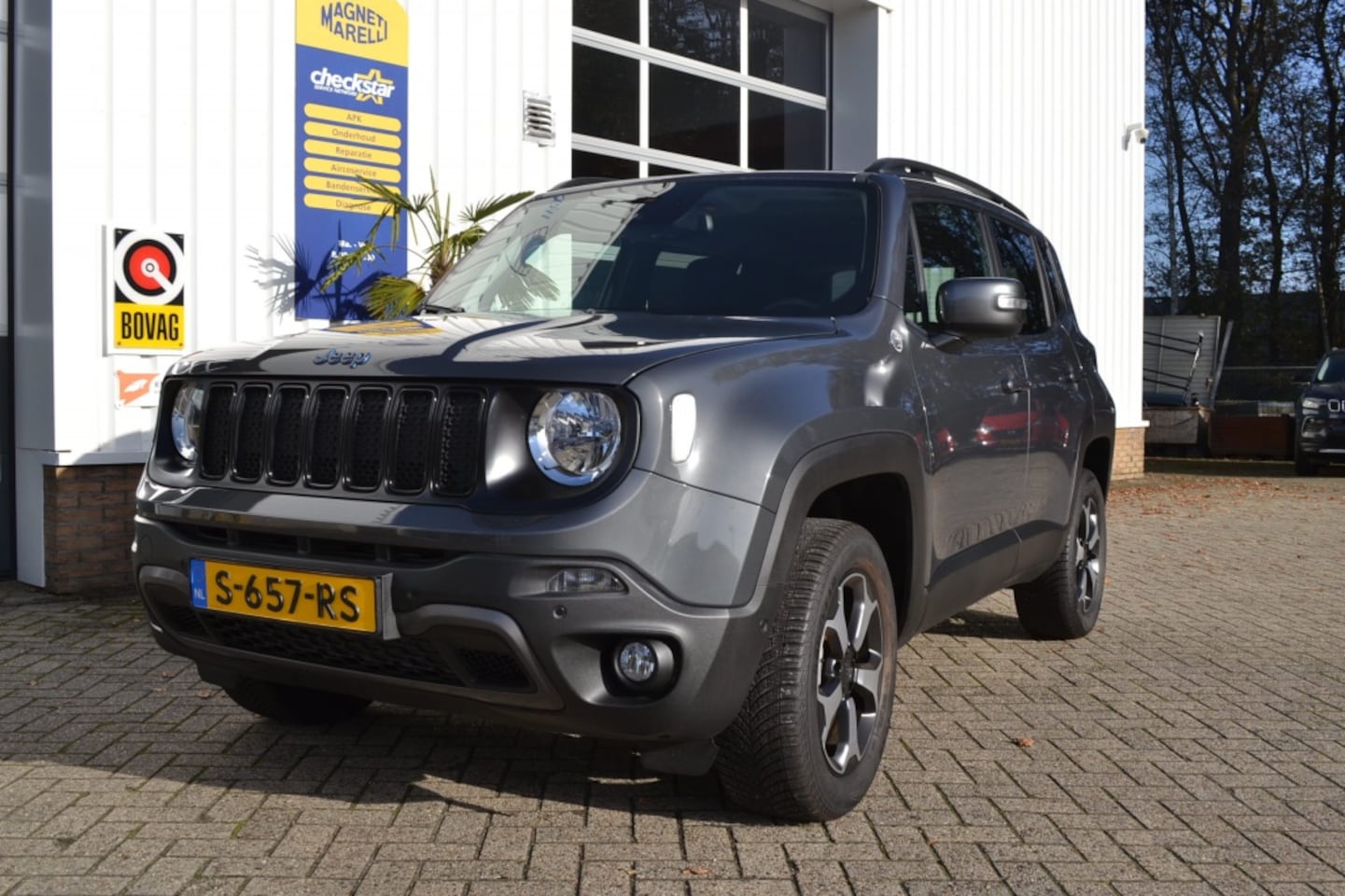 Jeep Renegade - 4xe 240 Hyb. Trailh. - AutoWereld.nl