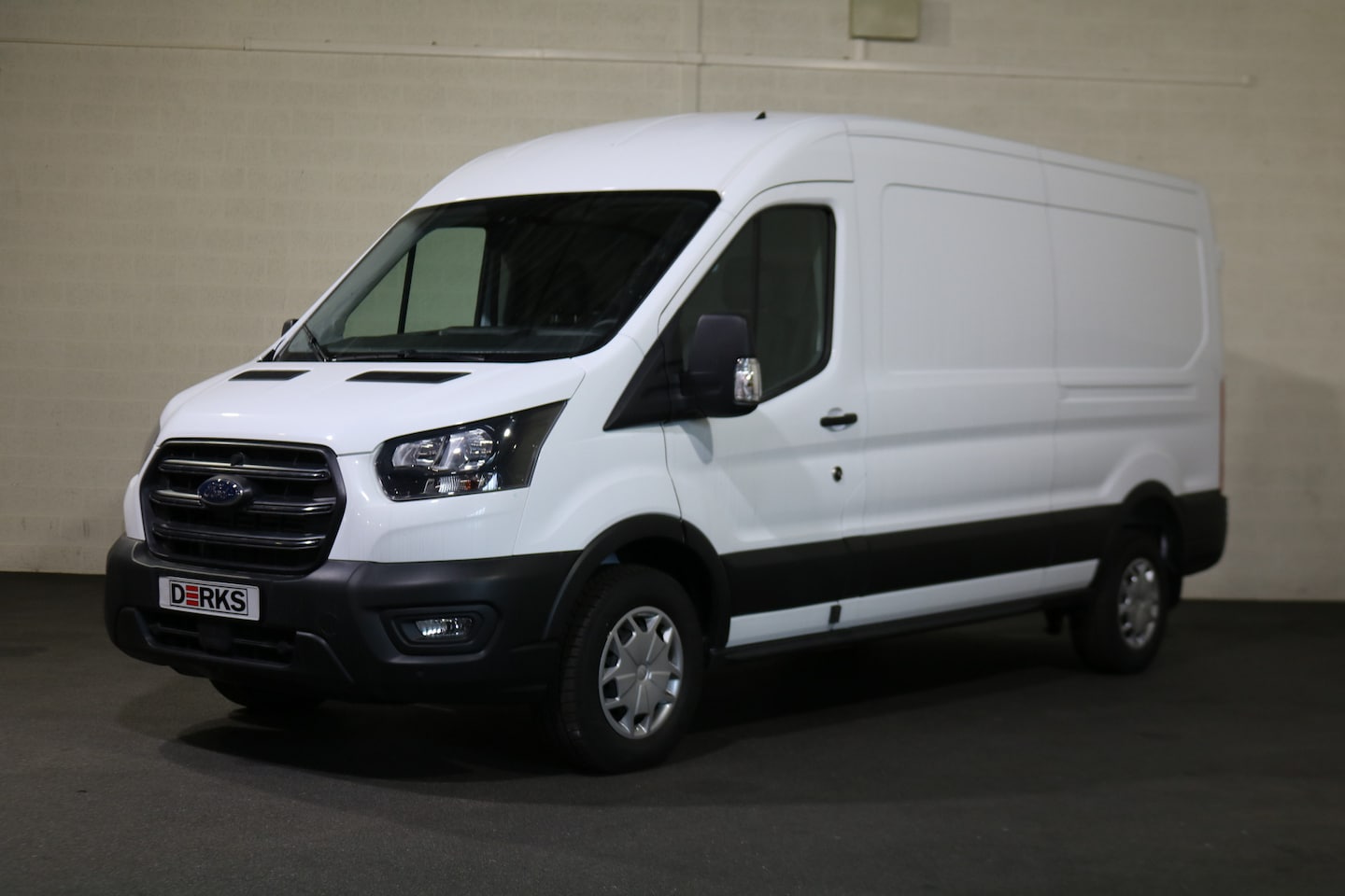 Ford Transit - 2.0 TDCI 170pk L3 H2 Automaat Airco Camera 3.5T Trekhaak - AutoWereld.nl