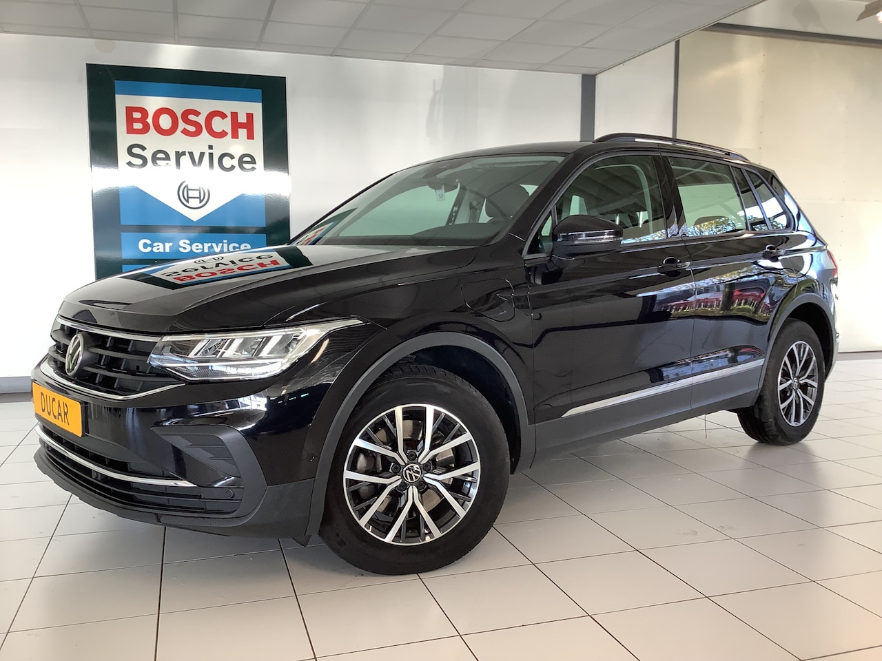 Volkswagen Tiguan - 1.4 TSI eHybrid Business+ Trekhaak - AutoWereld.nl