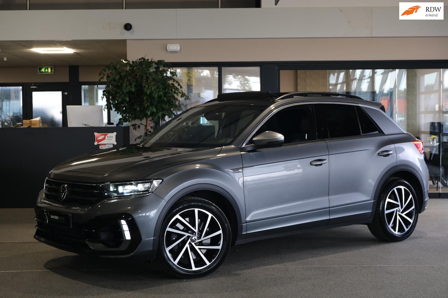 Volkswagen T-Roc - 2.0 TSI R 4Motion 300 PK Pano Virtual Beats Keyless Led Acc Cam - AutoWereld.nl