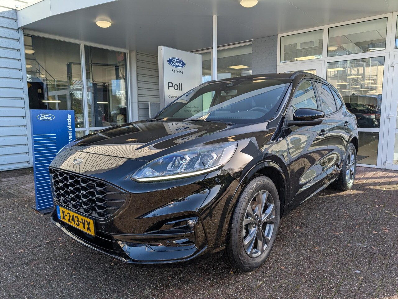 Ford Kuga - 150pk ST Line Navi Camera Winter pack Elektrische Klep Privacy Glass 1.800kg Trekgewicht - AutoWereld.nl