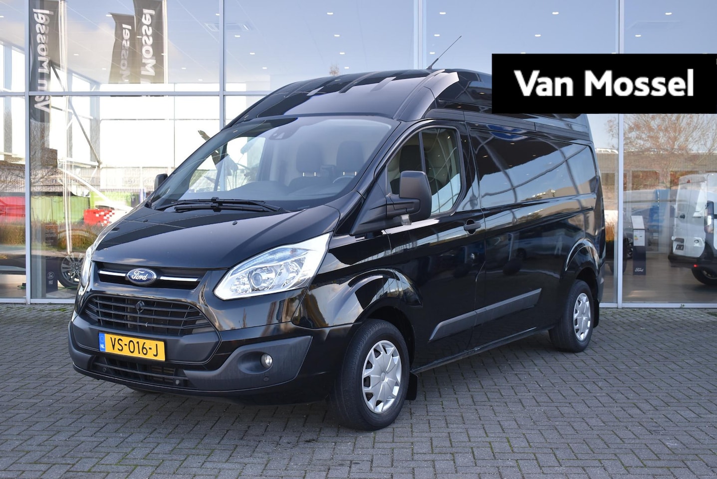 Ford Transit Custom - 290 2.2 TDCI L2H2 Trend | Airco | Navigatie | Achteruitrijcamera | Trekhaak | incl. Inbouw - AutoWereld.nl