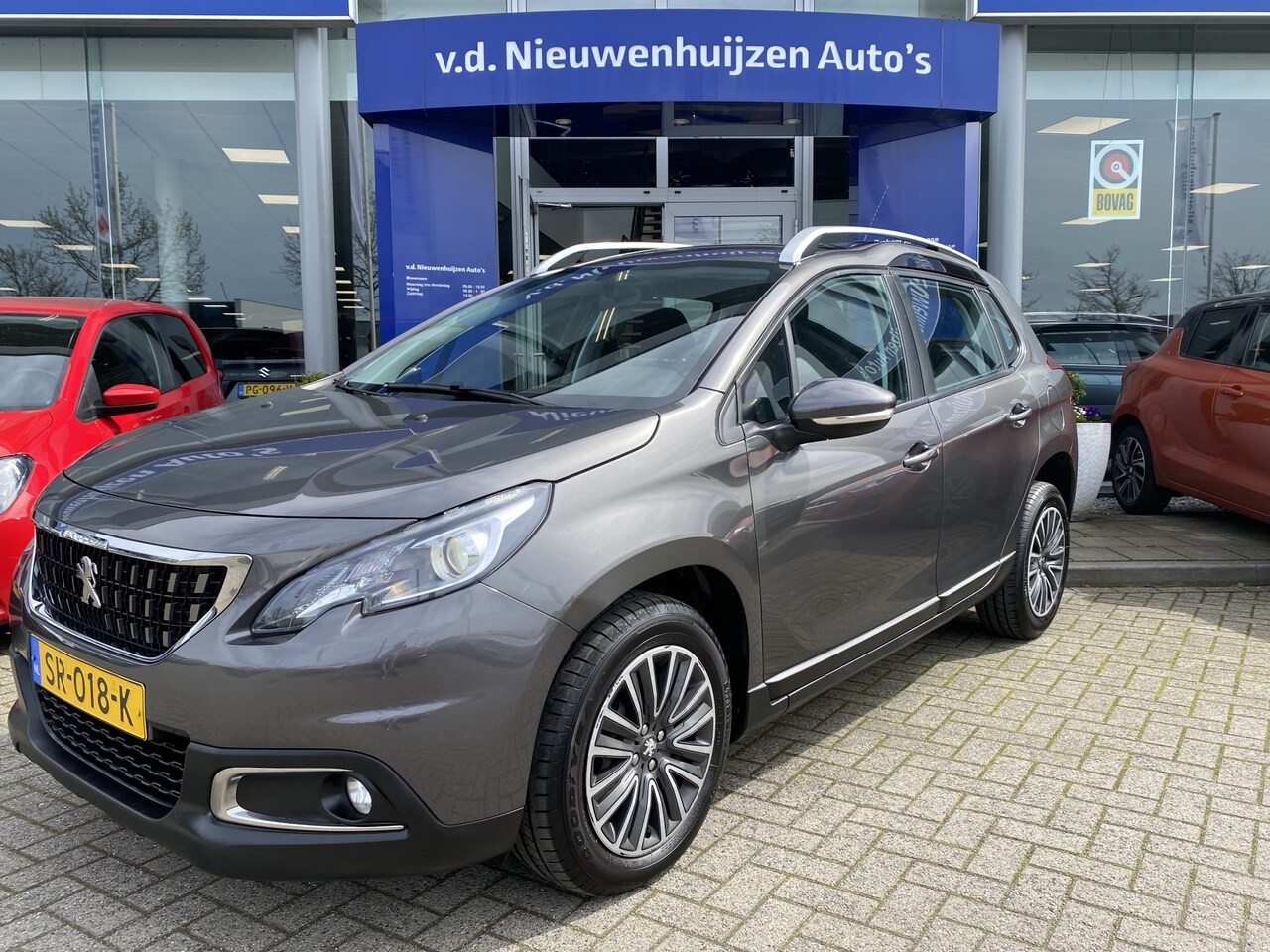 Peugeot 2008 - 1.2 PureTech Active | Navi | Parkeer sensoren | Cruise Control | Airco Info Bas: 0492-5889 - AutoWereld.nl