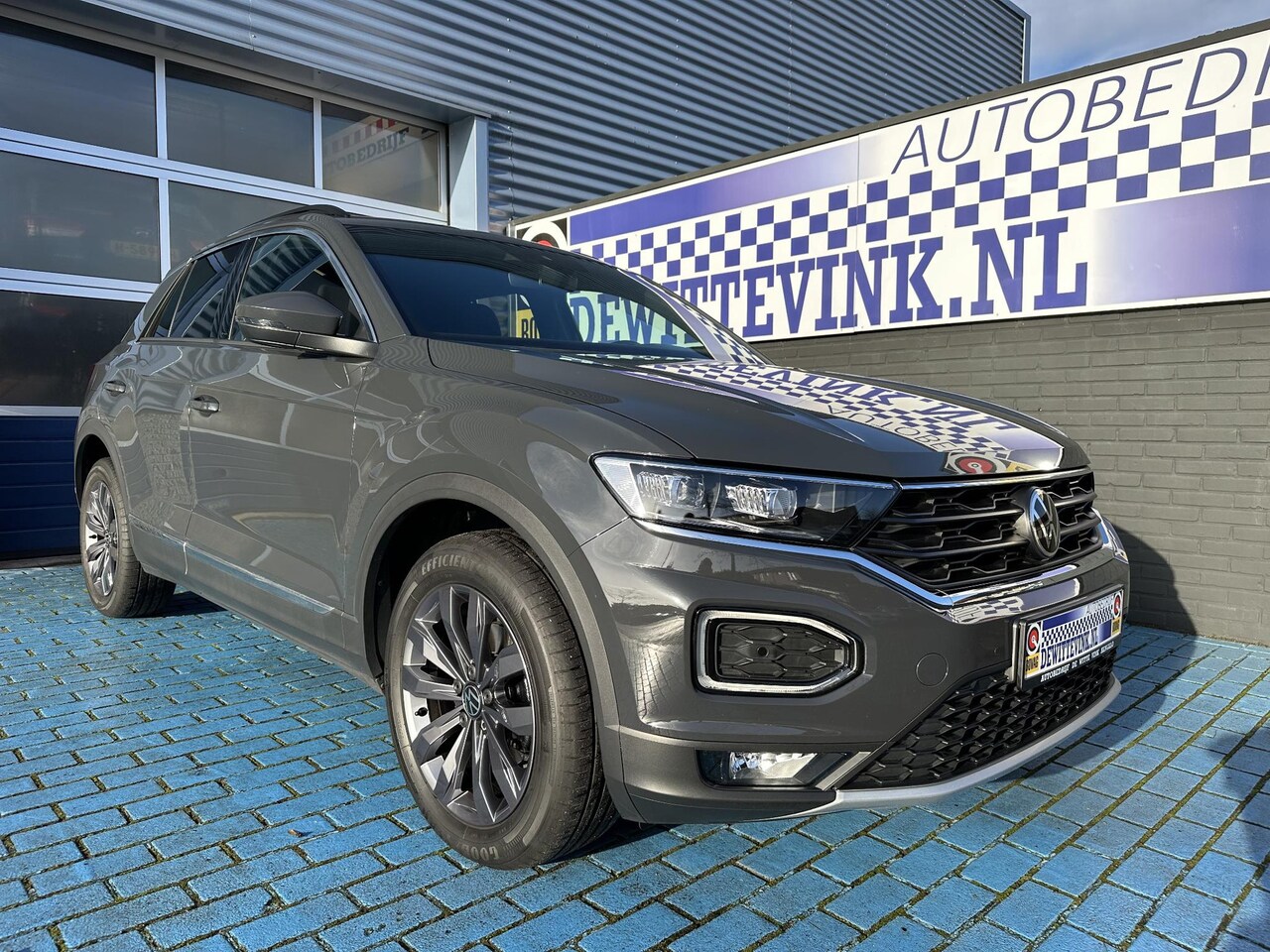 Volkswagen T-Roc - 1.5 TSI SPORT ADAP CRUISE TREKHAAK LED APPLE - AutoWereld.nl