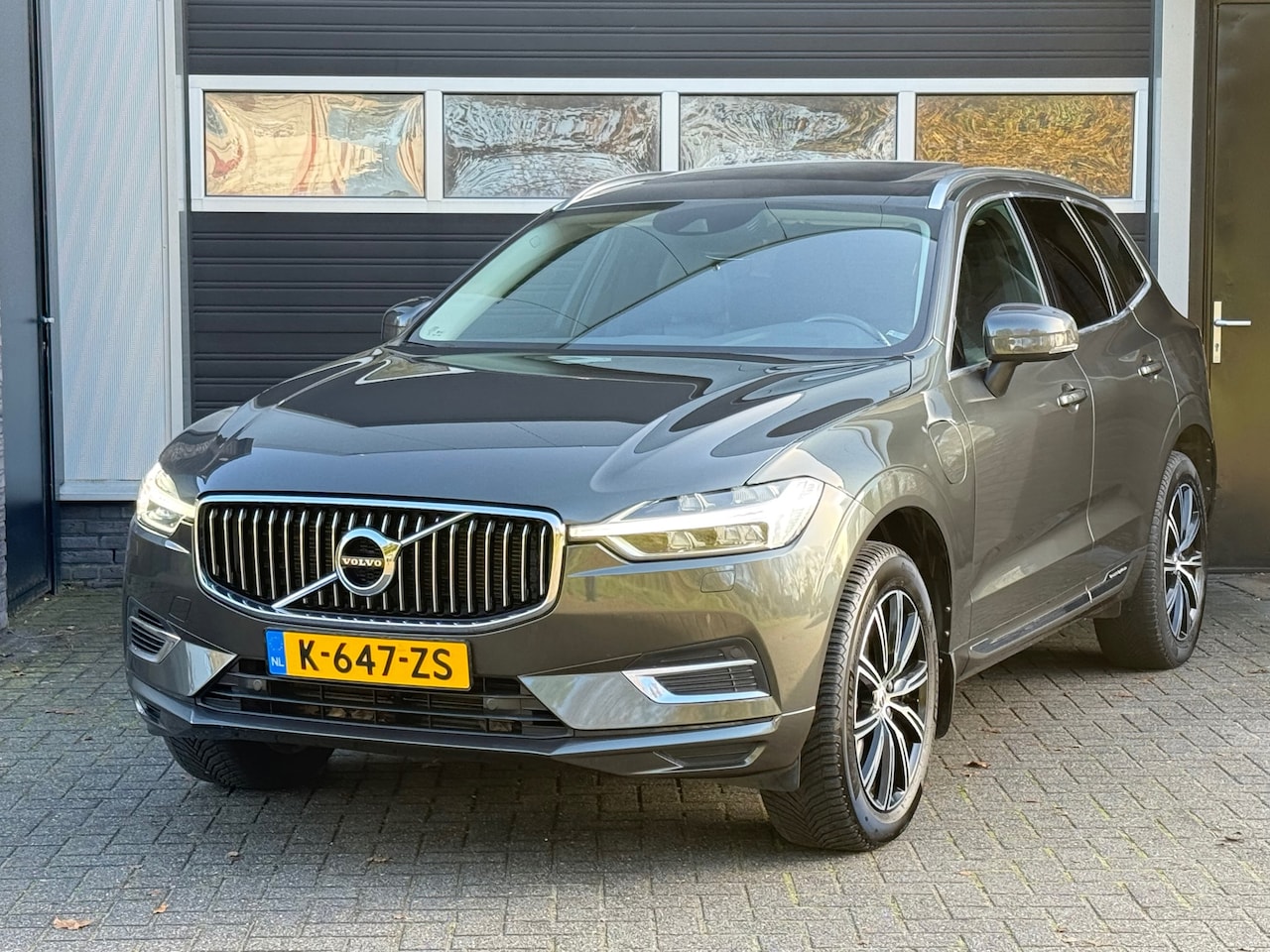 Volvo XC60 - 2.0 T8 Twin Engine AWD Inscription Pano, Stoelverwarming/ Koeling, Adaptive Cruise, Camera - AutoWereld.nl