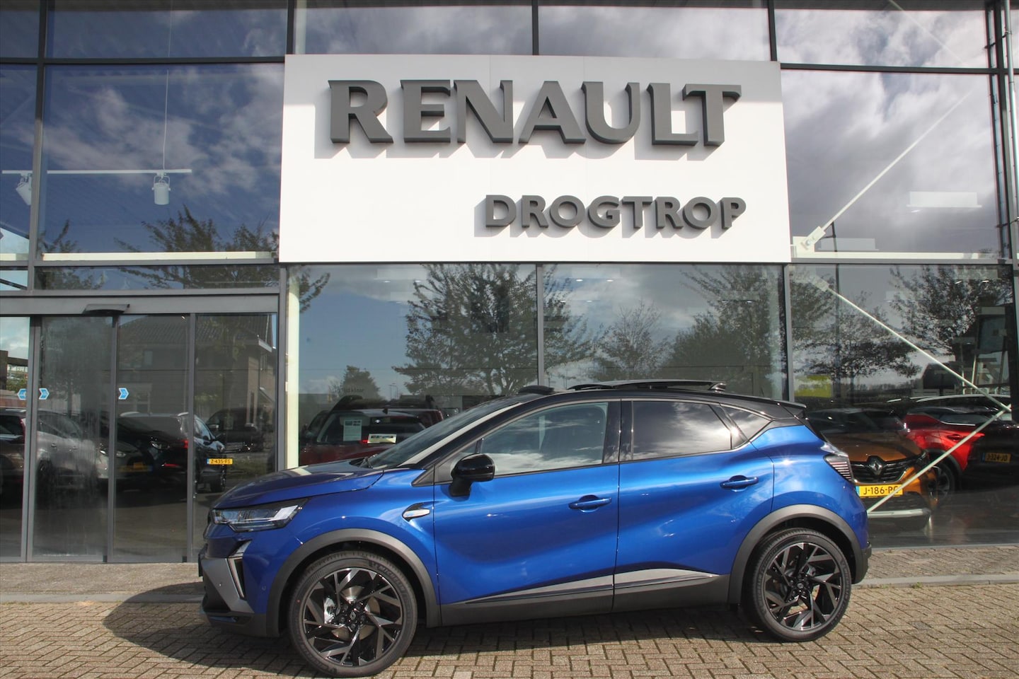 Renault Captur - 145PK-FULL HYBRID-ESPRIT ALPINE-PANODAK-DEMO- - AutoWereld.nl