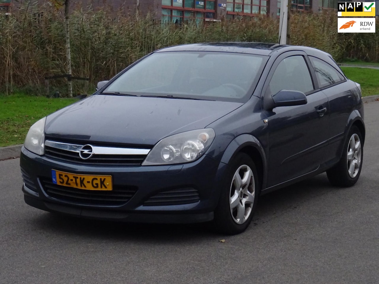 Opel Astra GTC - 1.6 Edition BJ2006 NAP/AIRCO/CRUISE/APK - AutoWereld.nl