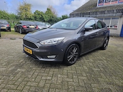 Ford Focus - 1.0 Titanium motor kapot