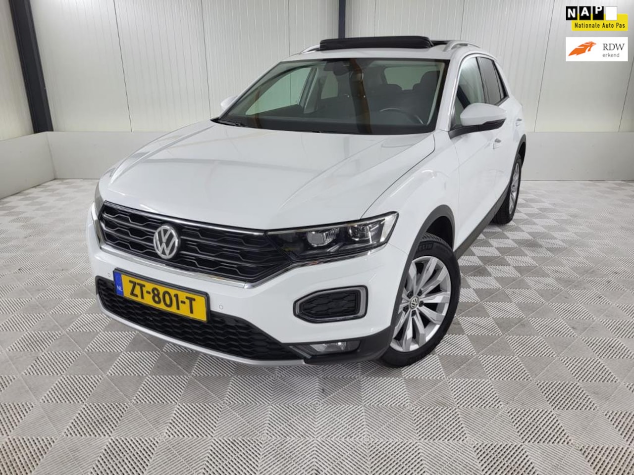 Volkswagen T-Roc - Style Business, Panodak, Navigatie, App-Connect - AutoWereld.nl