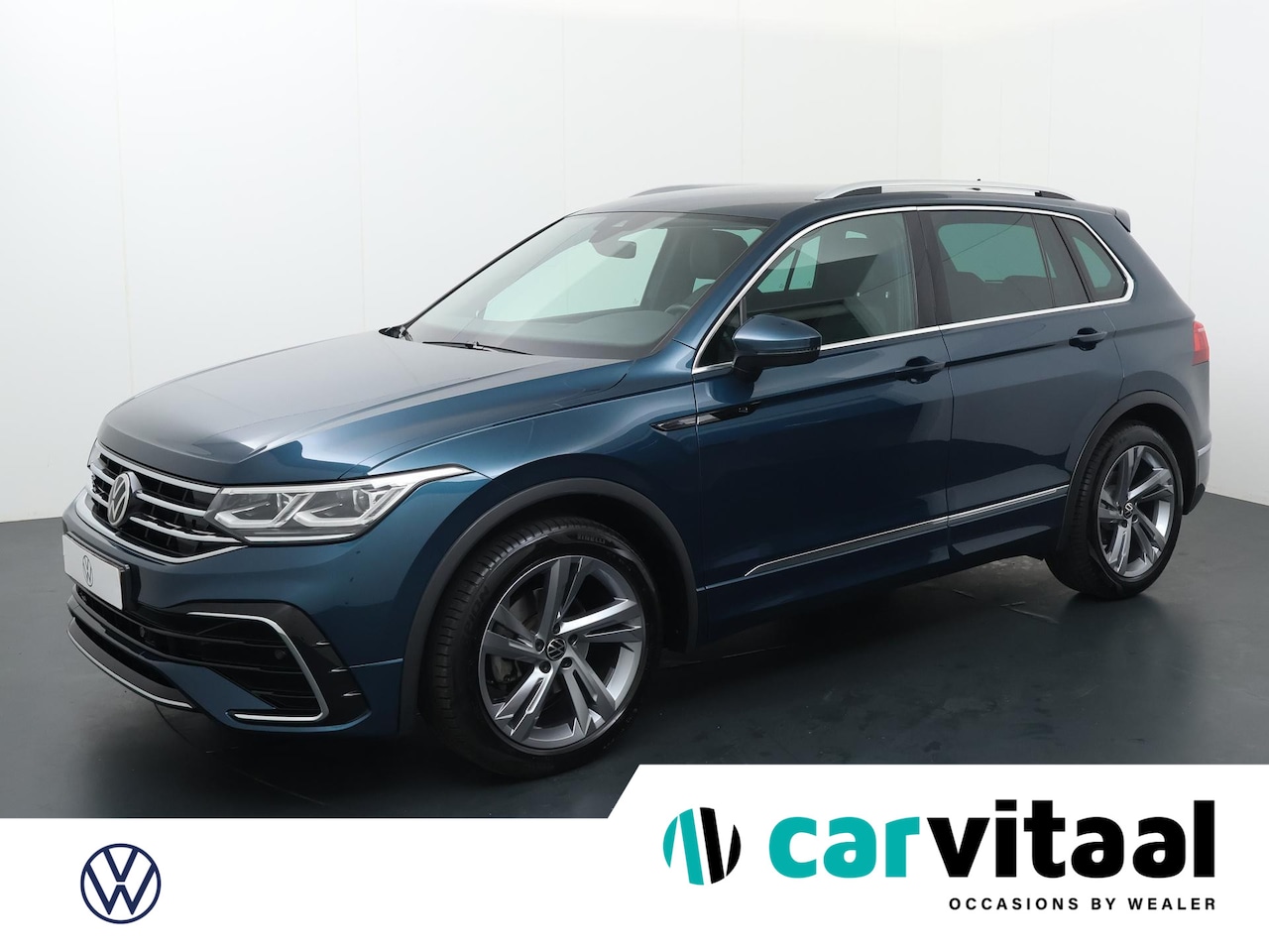 Volkswagen Tiguan - 1.5 TSI R-Line Business+ | 150 PK | Automaat | Trekhaak | 19” LM Velgen | Navigatie | Adap - AutoWereld.nl