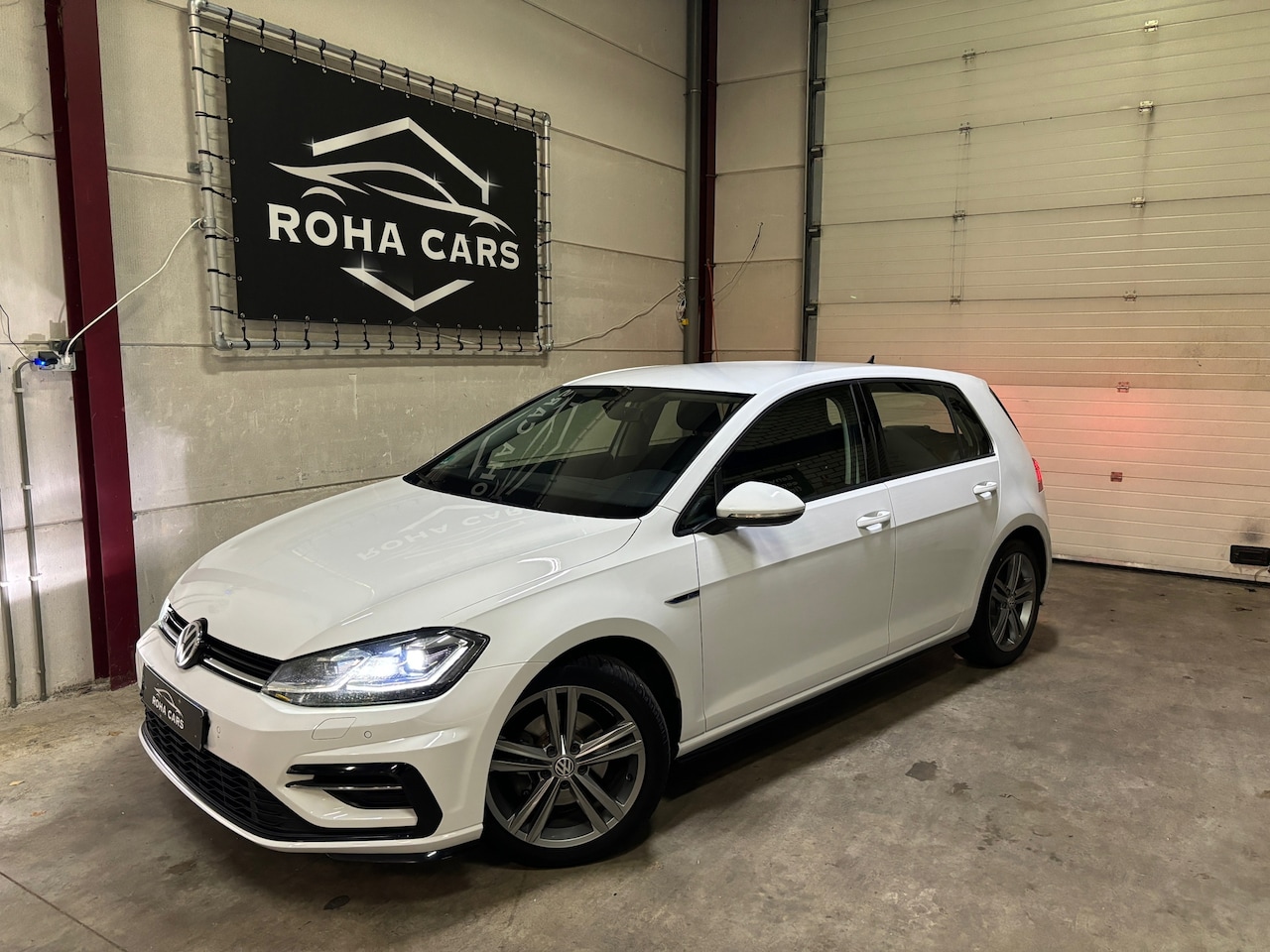 Volkswagen Golf Variant - 1.5 TSI Highline R-Line Panorama - AutoWereld.nl