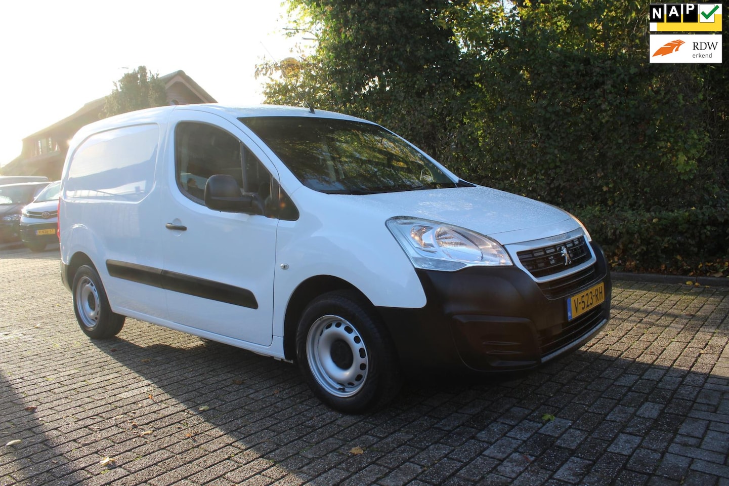 Peugeot Partner - ZEER MOOIE GAVE STAAT AIRCO 120 1.6 BlueHDi 75 L1 Profit+ - AutoWereld.nl