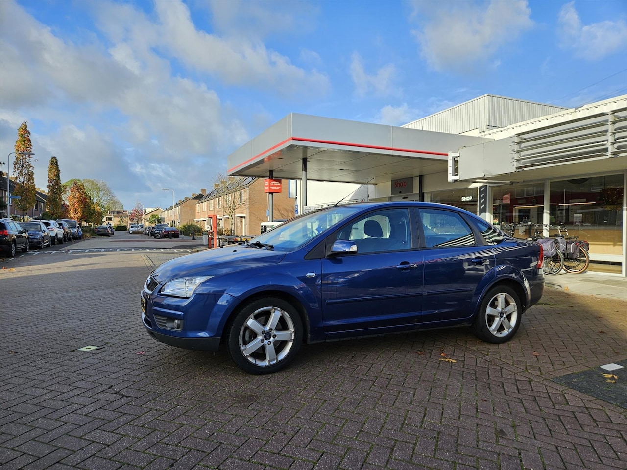 Ford Focus - 2.0 107KW 4D Ghia - AutoWereld.nl