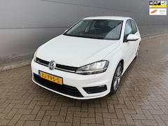 Volkswagen Golf - 1.6 TDI Business Edition R Connected