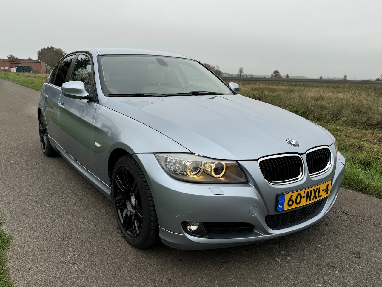 BMW 3-serie - 320i Business Line Xenon / ECC / Navi / Cruise / NL-AUTO - AutoWereld.nl