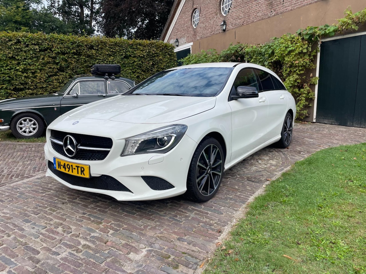 Mercedes-Benz CLA-klasse Shooting Brake - 180 OrangeArt Edition-NAVI- - AutoWereld.nl