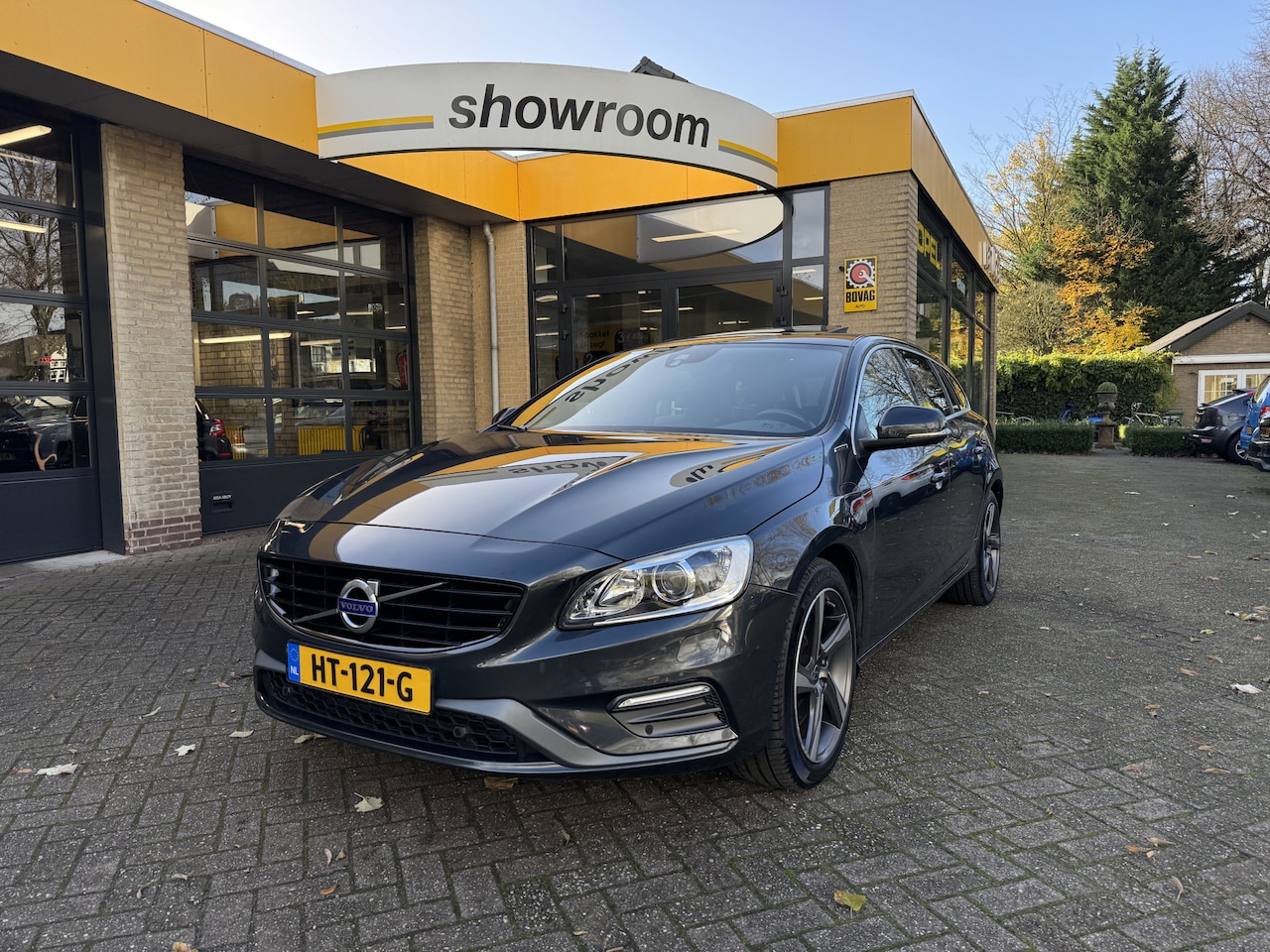 Volvo V60 - 2.4 D6 Twin Engine R-Design Schuifdak Navi Climate Control - AutoWereld.nl