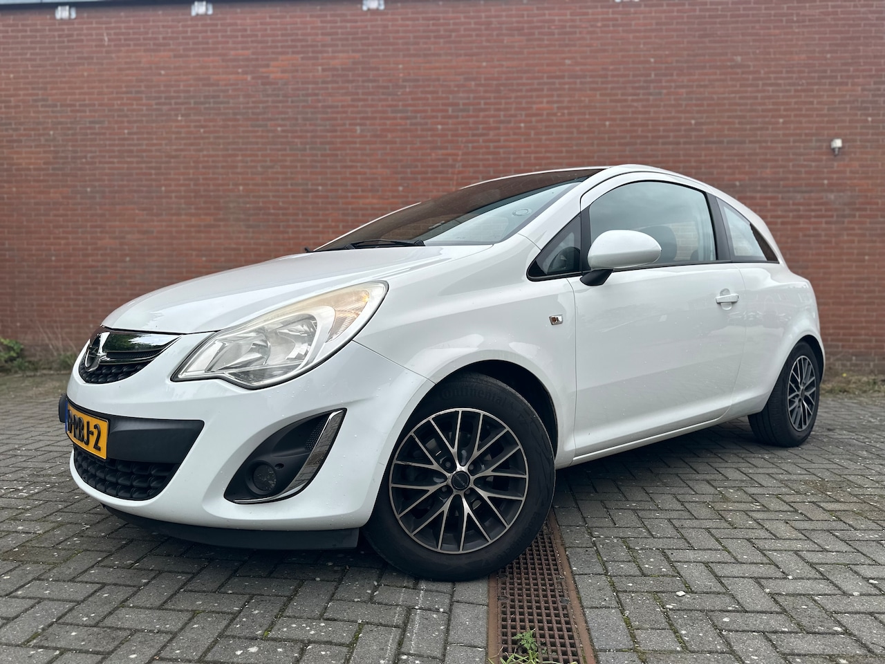 Opel Corsa - 1.3 CDTi EcoFlex S/S '111' Edition Technisch in orde, rondom verschillende plekken - AutoWereld.nl