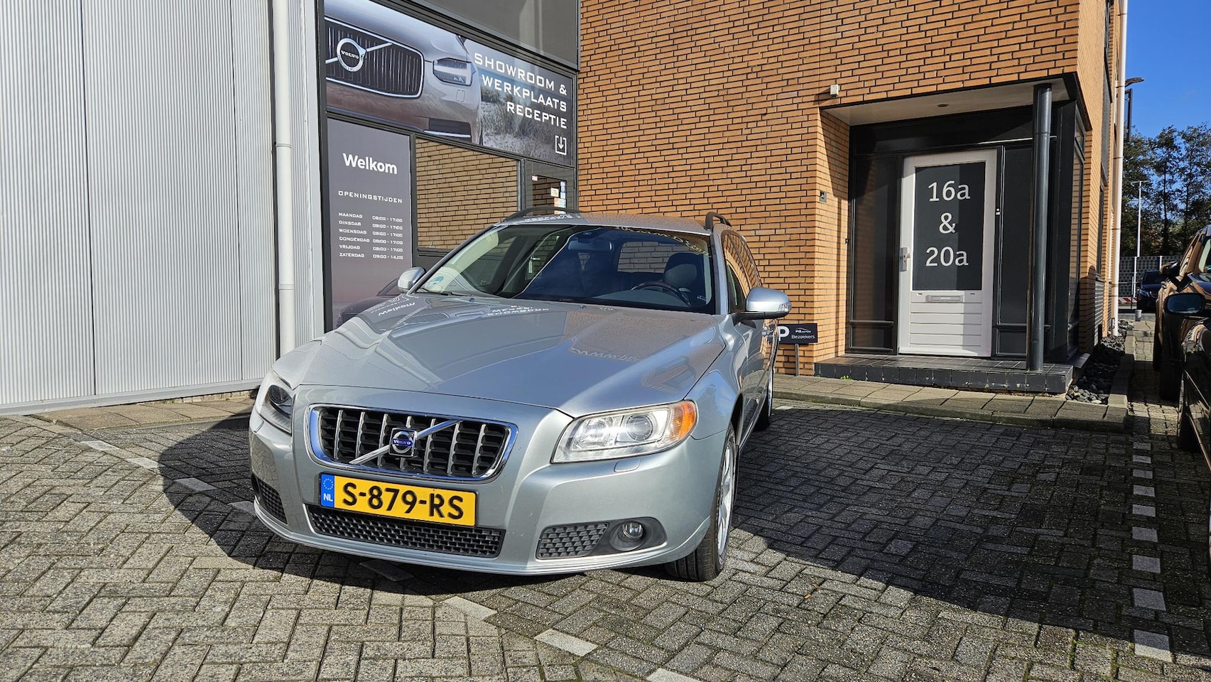 Volvo V70 - 2.5T Momentum 2.5T Momentum - AutoWereld.nl