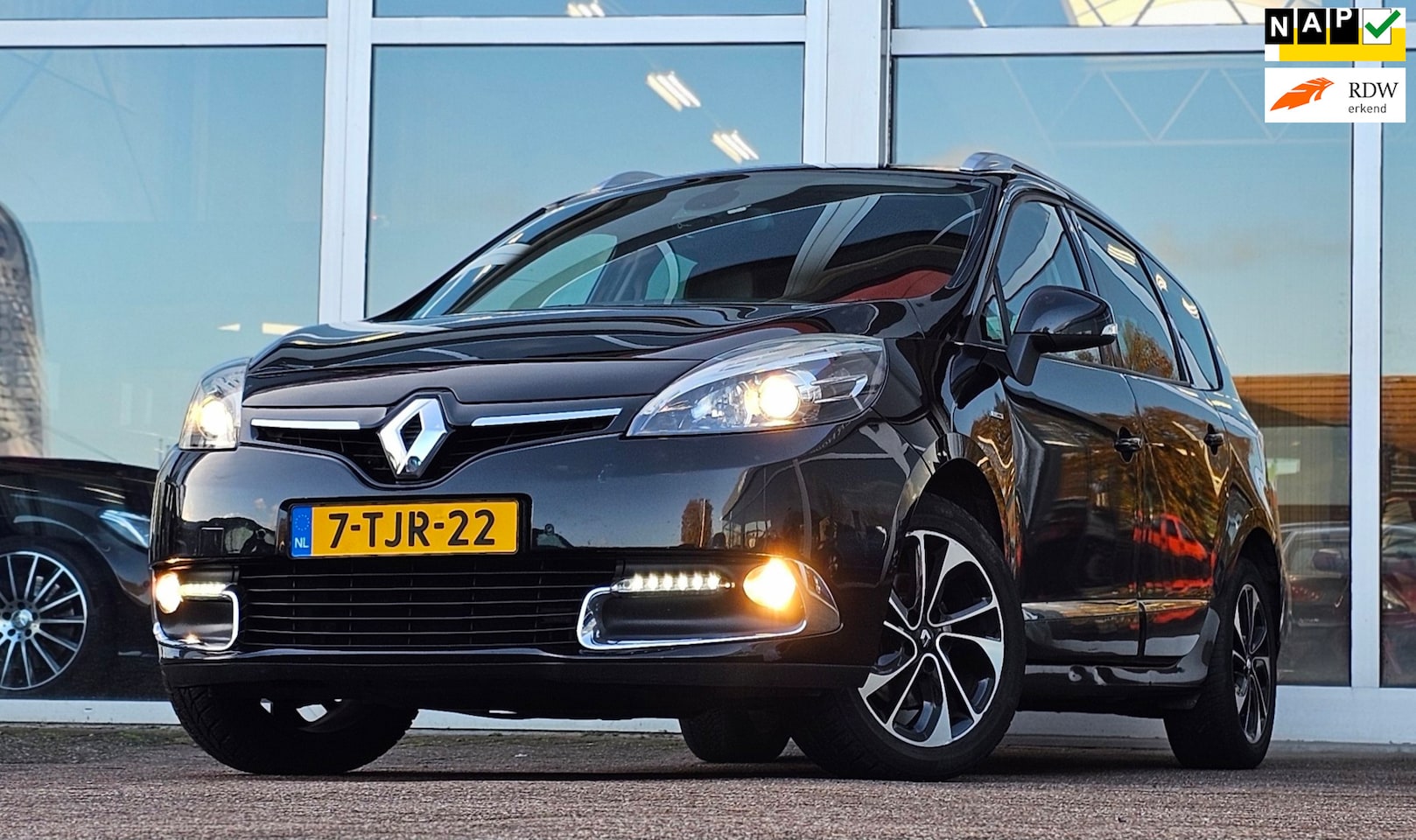 Renault Grand Scénic - 2.0 Bose 7p. LDW Bluetooth Trekhaak Navi Clima APK 11-11-2025 Mooi! - AutoWereld.nl