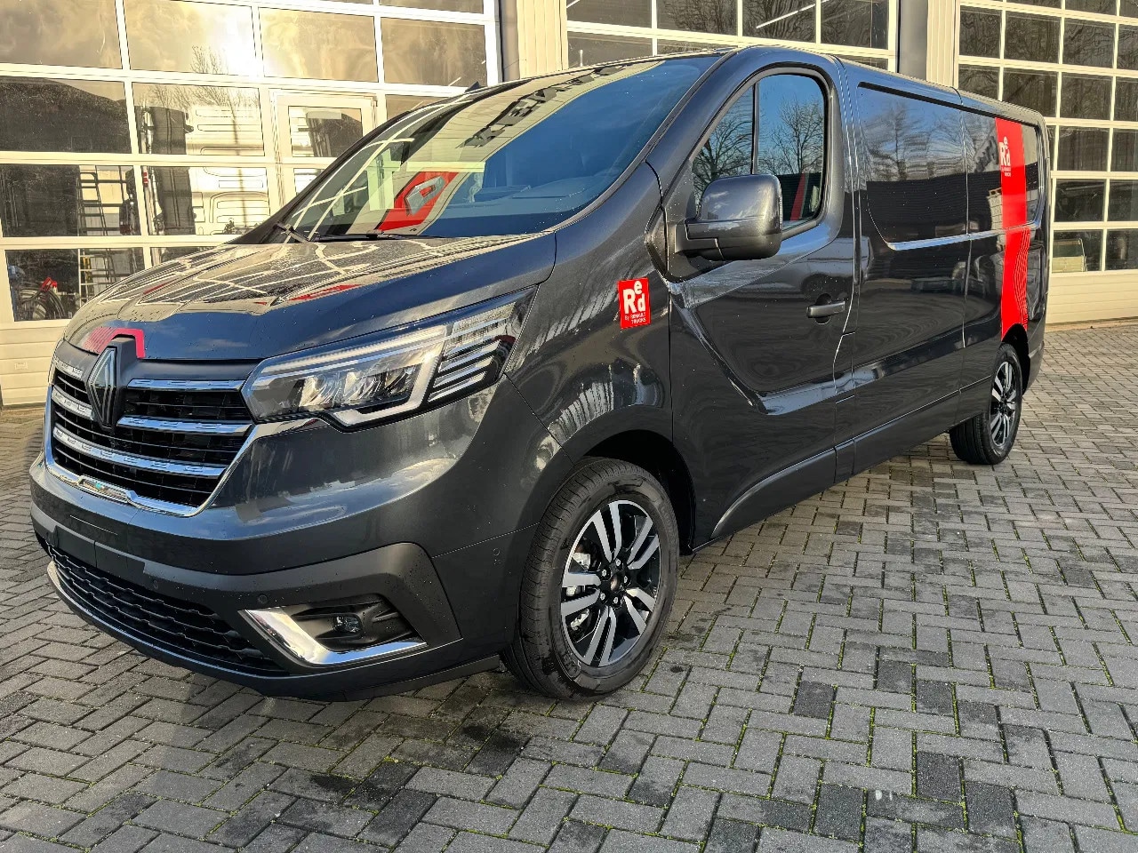 Renault Trafic - Trafic RED EXCLUSIVE 150pk EDC uit VOORRAAD - AutoWereld.nl