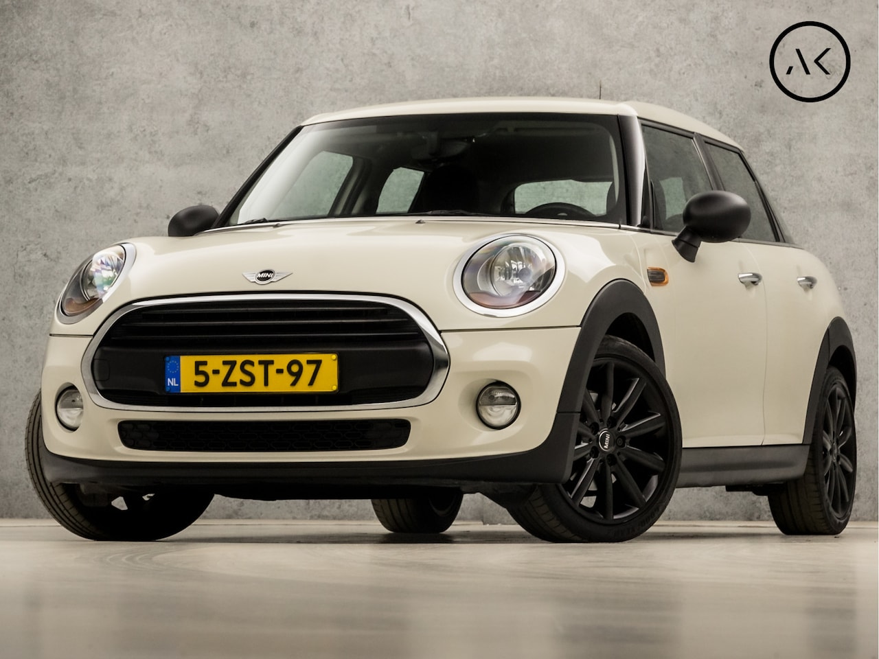 MINI One - Mini 1.2 Sport (NAVIGATIE, 5 DEURS, DEALER ONDERHOUDEN, CRUISE, SPORTSTOELEN, ELEK RAMEN, - AutoWereld.nl